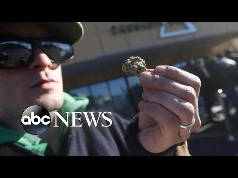 Thousands line up early in Canada to buy marijuana legally